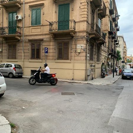 Al Centro Di Tutto Apartment Палермо Екстериор снимка